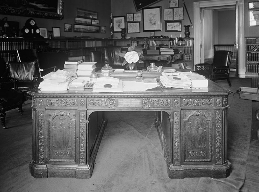 Resolute desk